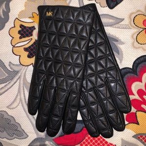 QUILTED LEATHER GLOVES